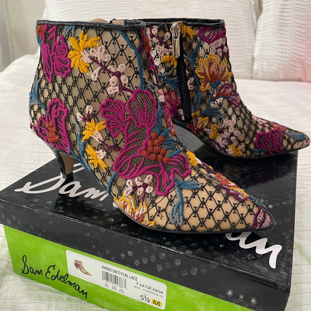 Sam Edelman Kinzey kitten heel embroidered bootie - size 5.5